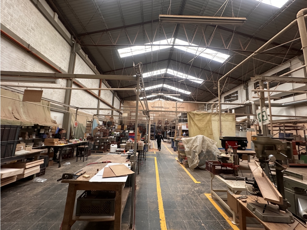 BODEGA DE 2.215 M² EN ZONA INDUSTRIAL DE FONTIBÓN