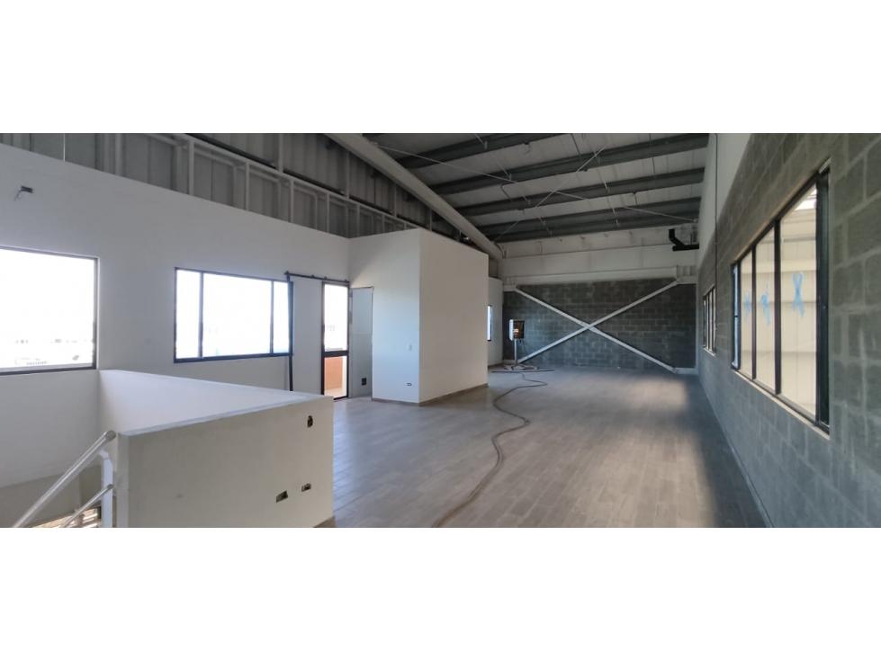 BODEGA DE 8.000 M² EN PARQUE INDUSTRIAL EN SIBERIA, PARA ESTRENAR. - 3