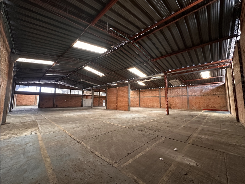 BODEGA DE 2.000 M² , LA FRAGUITA