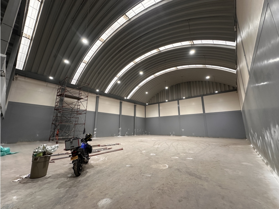 BODEGA DE 1.100 M² EN PUENTE ARANDA — foto 5