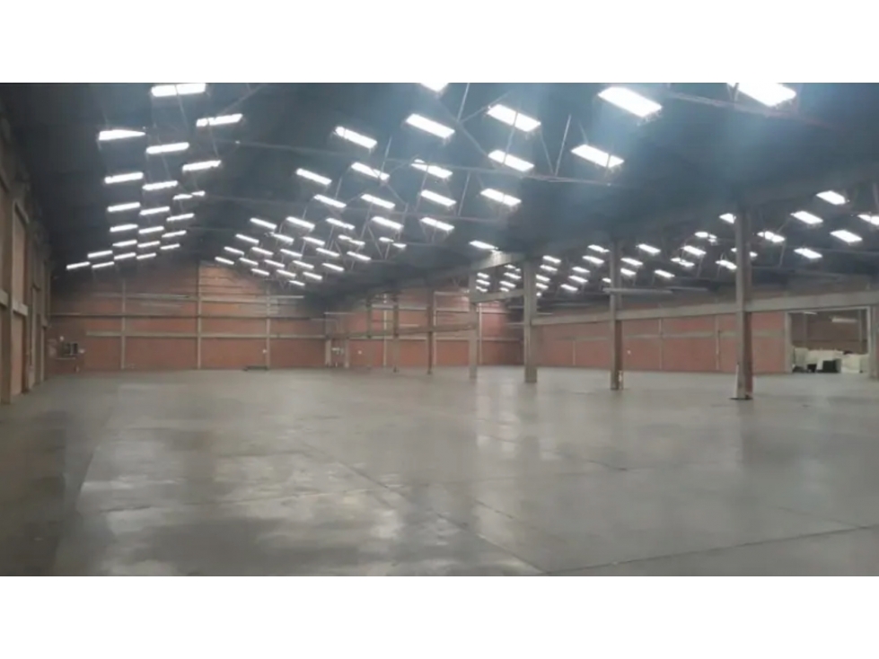 BODEGA DE 6.750 M² EN VENTA, SECTOR INDUSTRIAL DE FONTIBÓN (RENTANDO)