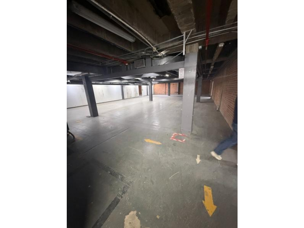BODEGA DE 2.800 M² EN ZONA INDUSTRIAL DE MONTEVIDEO