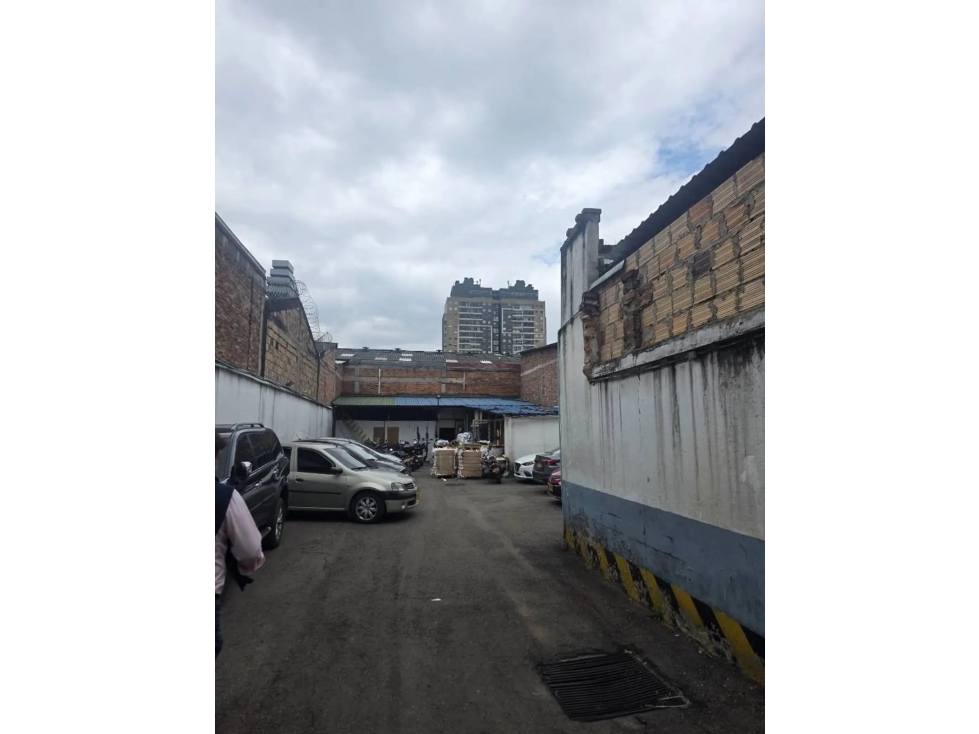 BODEGA DE 4.400 M² EN RICAURTE — foto 4