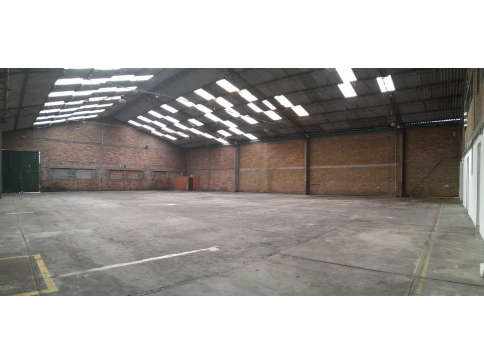 BODEGA INDUSTRIAL EN PUENTE ARANDA DE 1.350 M². CARGA ELÉCTRICA 75 KVA — foto 3