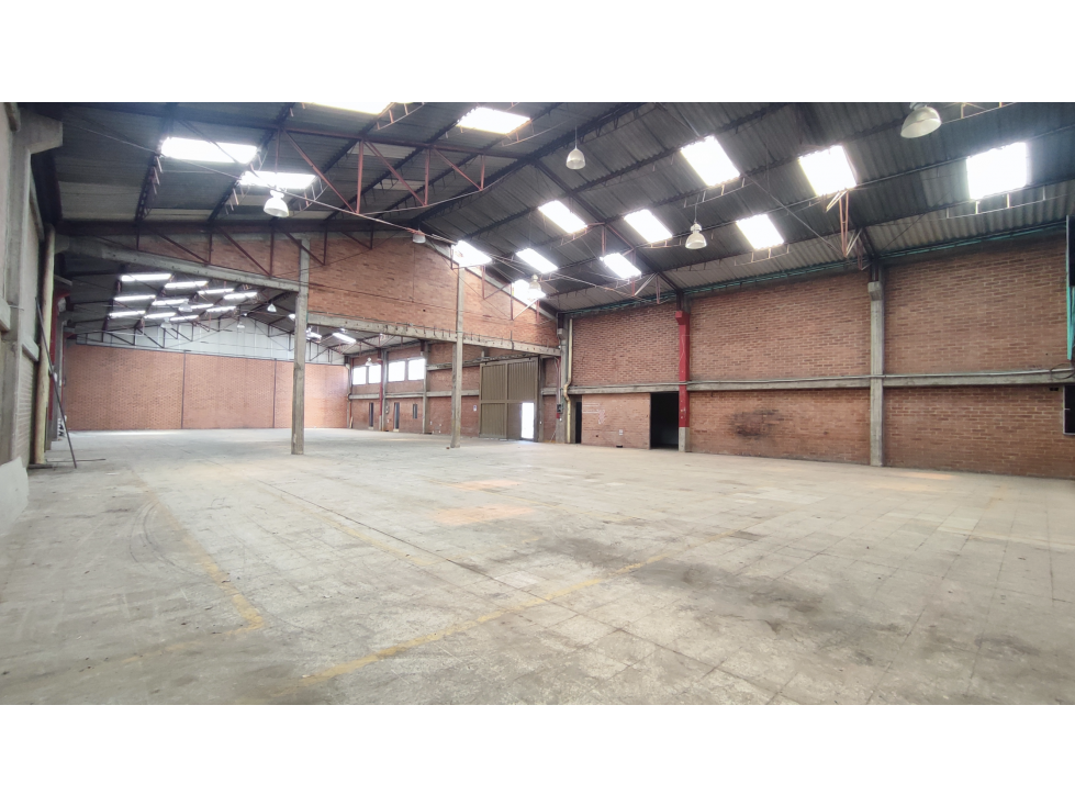 BODEGA INDUSTRIAL 1.400 M² EN MONTEVIDEO — foto 5