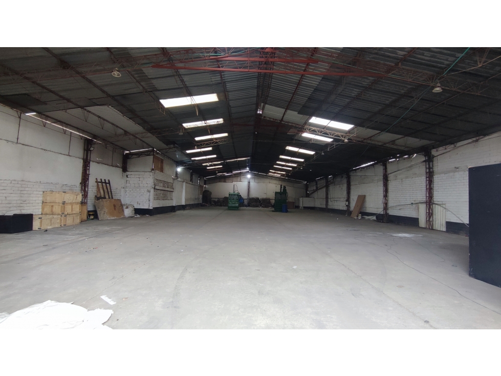 BODEGA INDUSTRIAL DE 650 m² ZONA ALTO IMPACTO EN FONTIBÓN