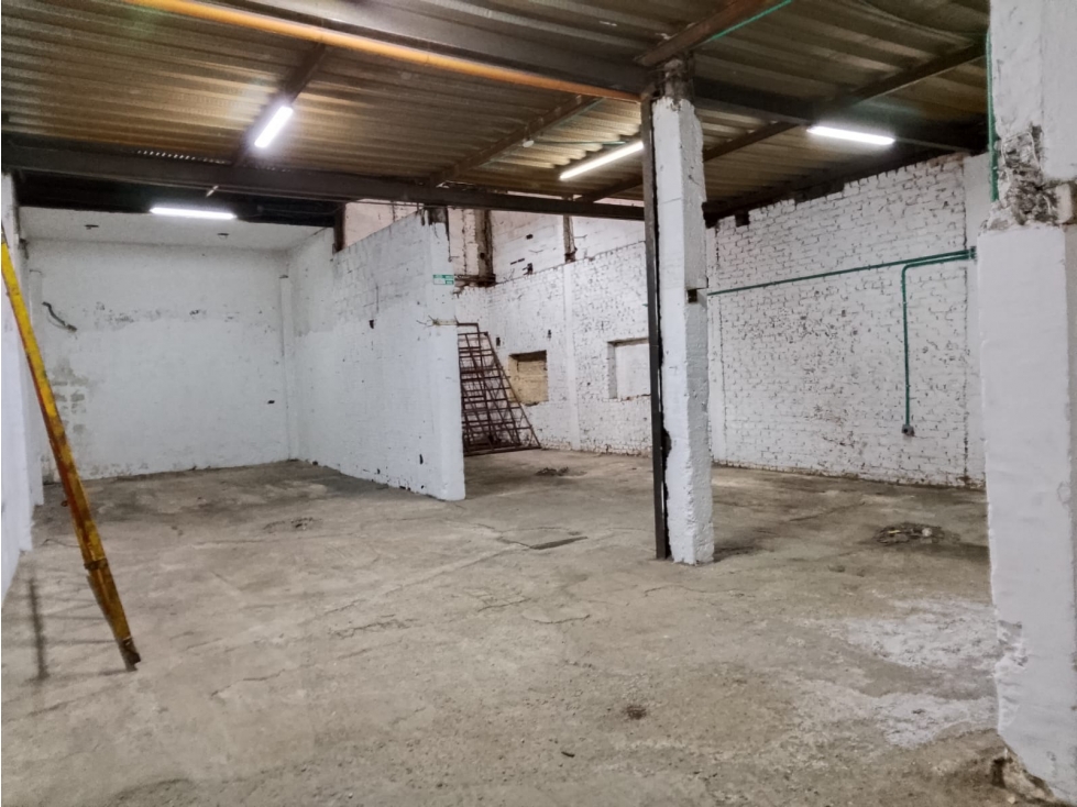 Bodega de 230 m² Barrio Ricaurte Zona Industrial y Comercial