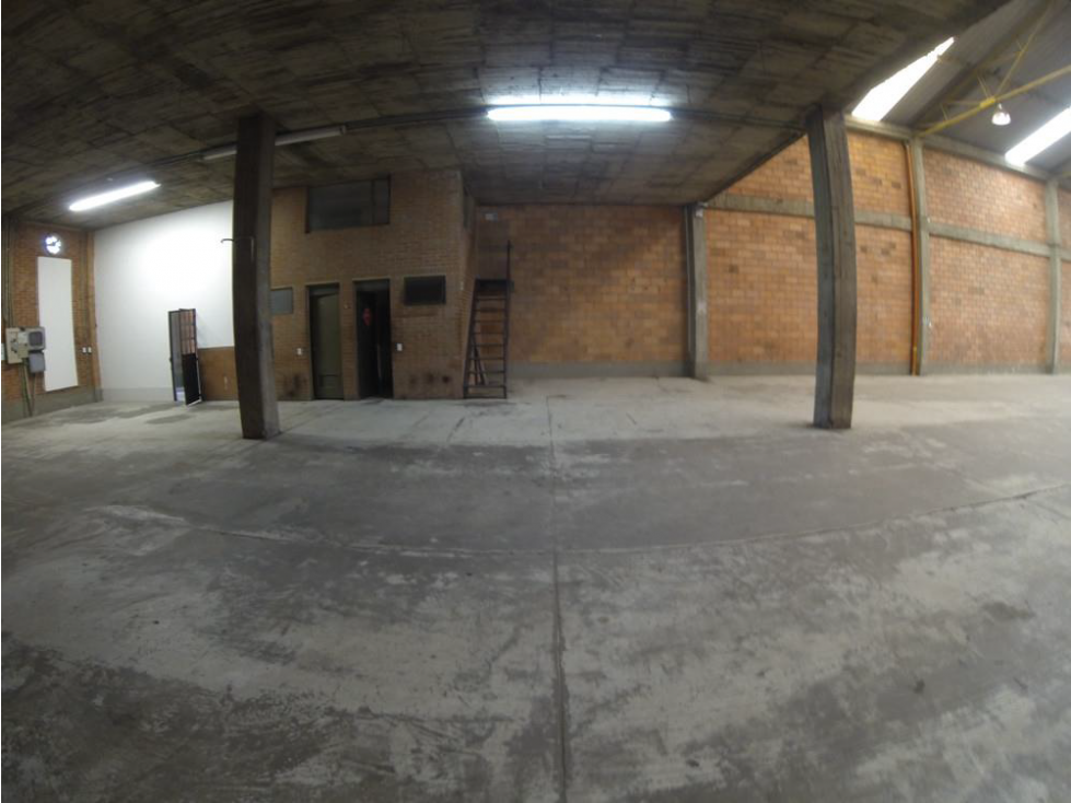 BODEGA DE 699 M² SECTOR MONTEVIDEO ZONA INDUSTRIAL — foto 3