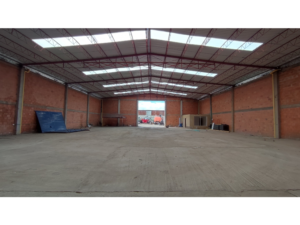 BODEGA INDUSTRIAL DE 750 m² - ALTO IMPACTO EN FONTIBÓN — foto 2