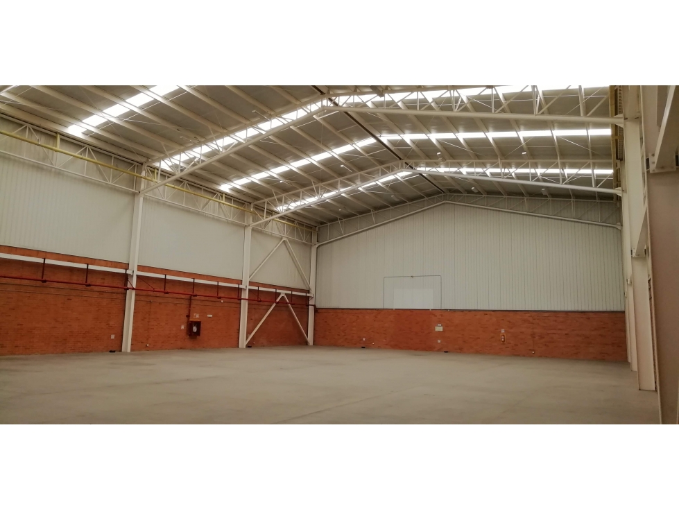 ARRIENDO BODEGA PARQUE INDUSTRIAL EN TOCANCIPÁ - 3