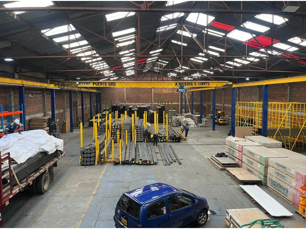 BODEGA DE 1.725 m² EN VENTA ZONA INDUSTRIAL PUENTE ARANDA