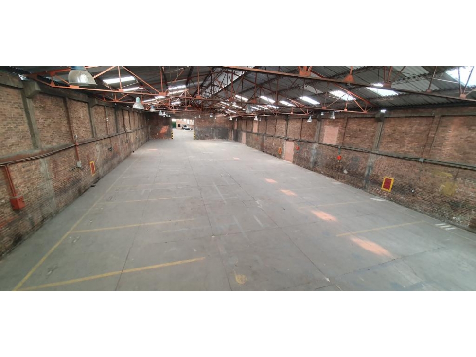ARRIENDO BODEGA DE 3.385 M² EN BANDERAS - KENNEDY