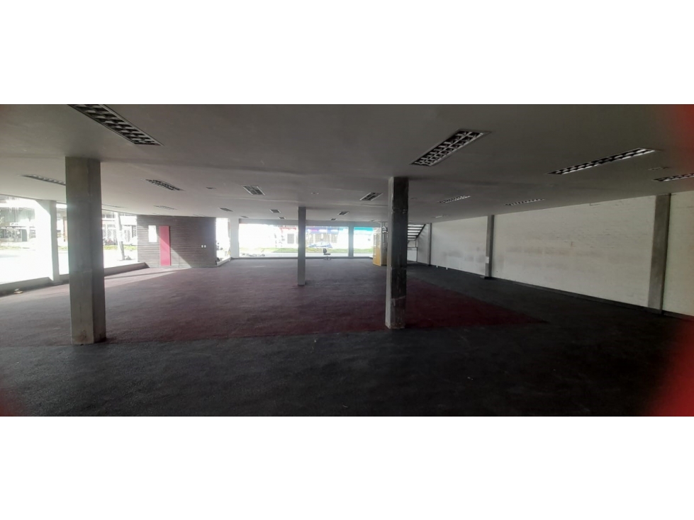 ARRIENDO LOCAL VITRINA ESQUINERO 650 m² PALOQUEMAO - 1