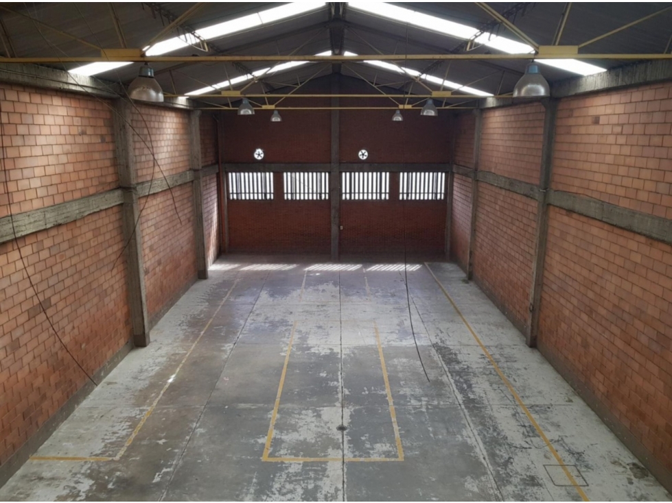 ARRIENDO BODEGA DE 700 m² EN MONTEVIDEO