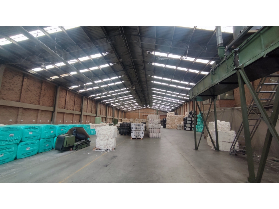 ARRIENDO BODEGA DE 2.520 M² EN ZONA INDUSTRIAL DE LUSITANIA — foto 2