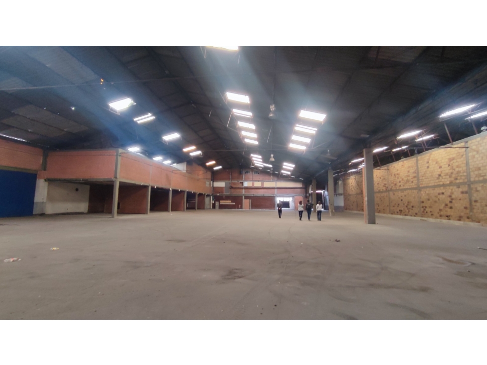 ARRIENDO BODEGA 7.200 M² MONTEVIDEO — foto 3
