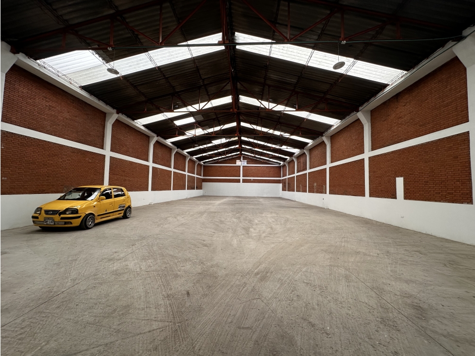 BODEGA DE 554 M² SOBRE AV. PRINCIPAL, BARRIO SANTANDER — foto 4
