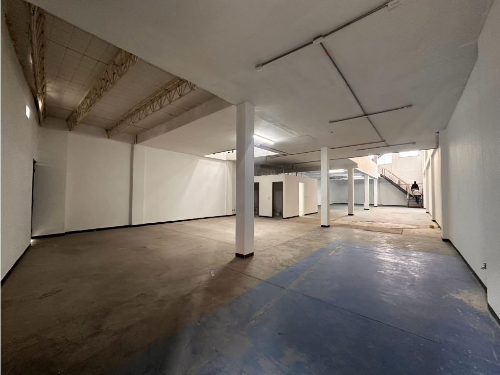 BODEGA DE 537 M² BARRIO GAITÁN