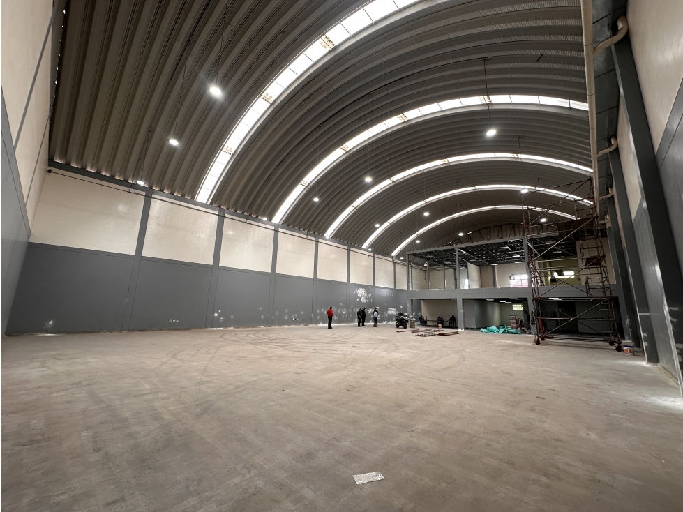BODEGA DE 1.100 M² EN PUENTE ARANDA — foto 3