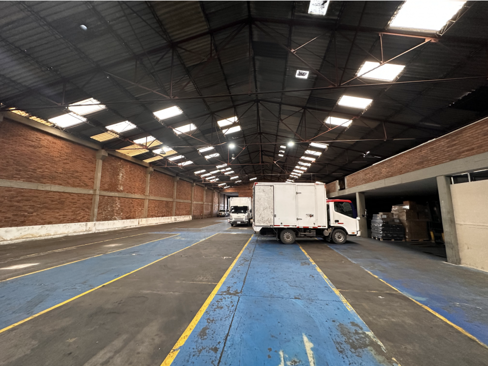BODEGA DE 1.589 M² EN VENTA, SECTOR INDUSTRIAL DE PUENTE ARANDA - 4
