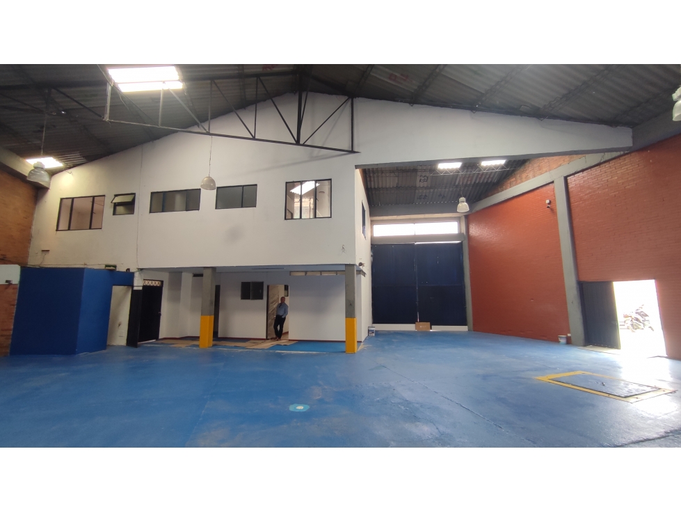 BODEGA DE 1.270 m² EN ZONA INDUSTRIAL ALQUERIA LA FRAGUA — foto 4