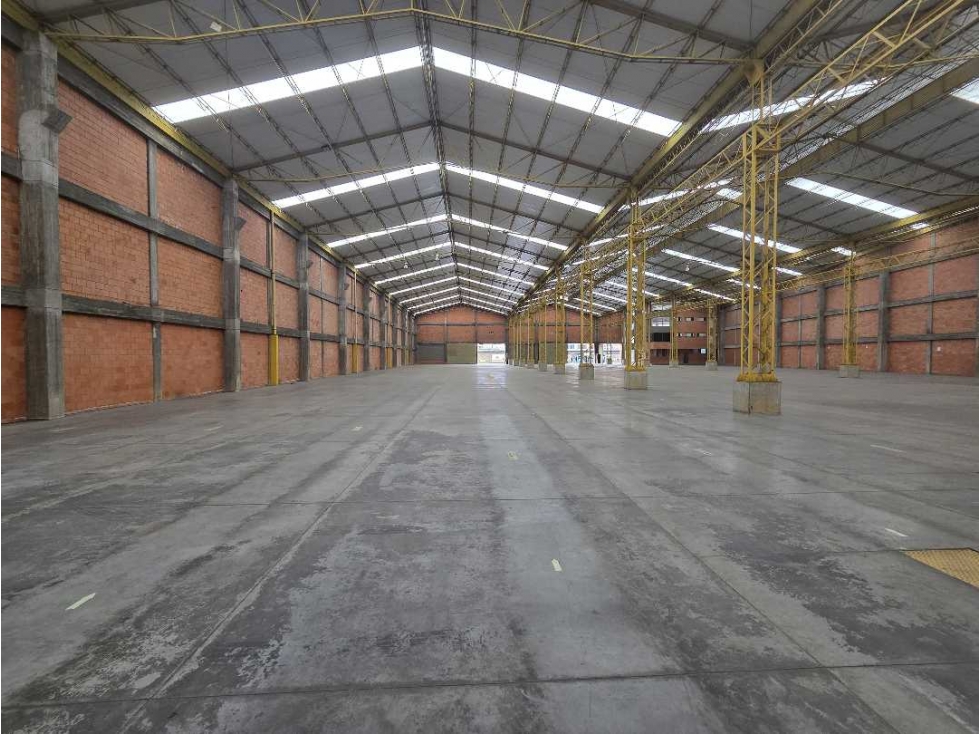 EXCELENTE BODEGA DE 6.854 M² EN ARRIENDO ZONA INDUSTRIAL MONTEVIDEO — foto 3