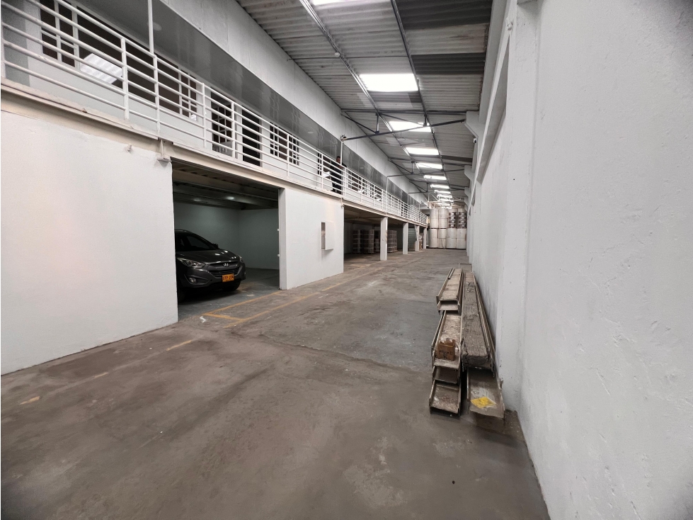 ARRIENDO EXCELENTE BODEGA 1.500 m² FONTIBON - 3