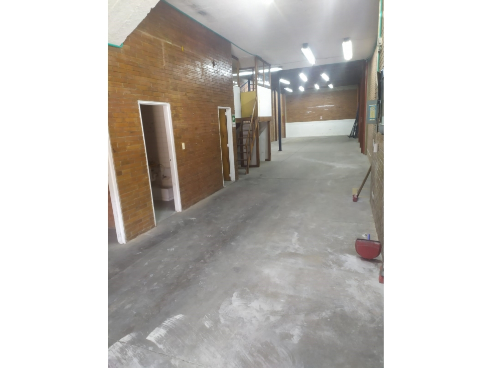 ARRIENDO BODEGA 300 m² PARQUE INDUSTRIAL - 1