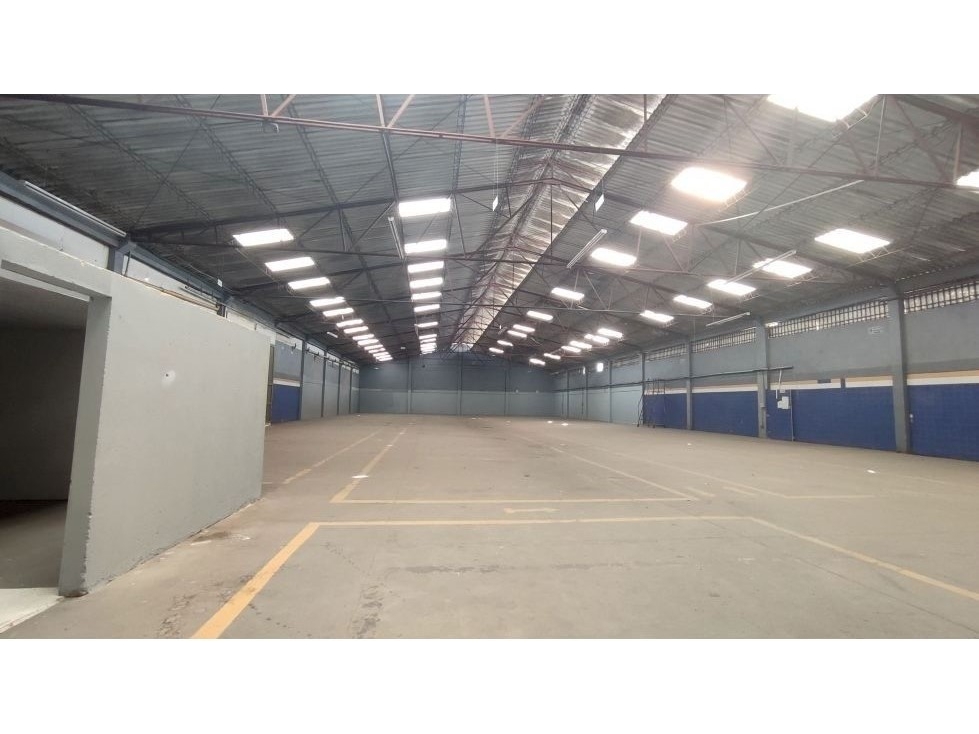 ARRIENDO BODEGA DE 1.650 m² EL TINTAL - AV. CIUDAD DE CALI - 3
