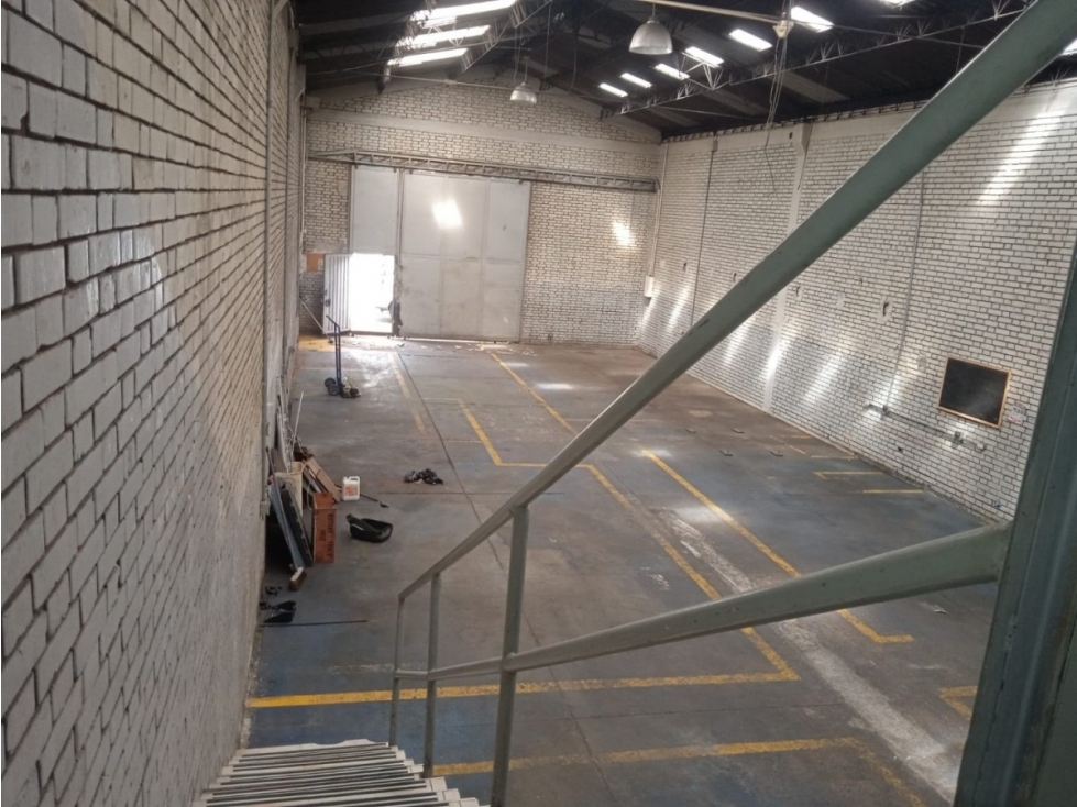 BODEGA DE 319 m² ZONA INDUSTRIAL, ESTACIÓN CENTRAL PUENTE ARANDA - 6