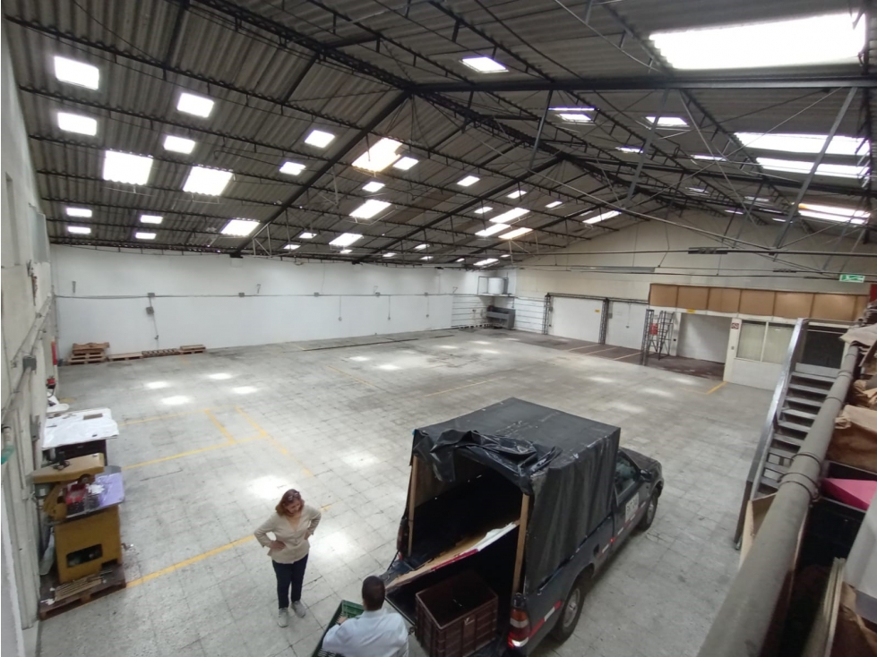 ARRIENDO BODEGA 1.250 m² MONTEVIDEO — foto 4
