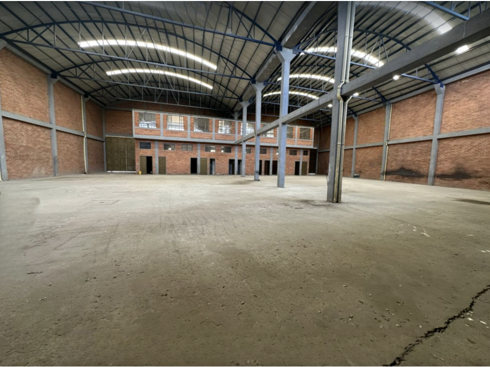 BODEGA INDUSTRIAL ÁREA 1.400 m² EN FUNZA - 2