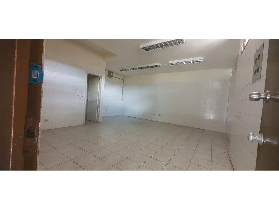 ARRIENDO MAGNIFICA BODEGA 1.200 m² EN MONTEVIDEO — foto 5