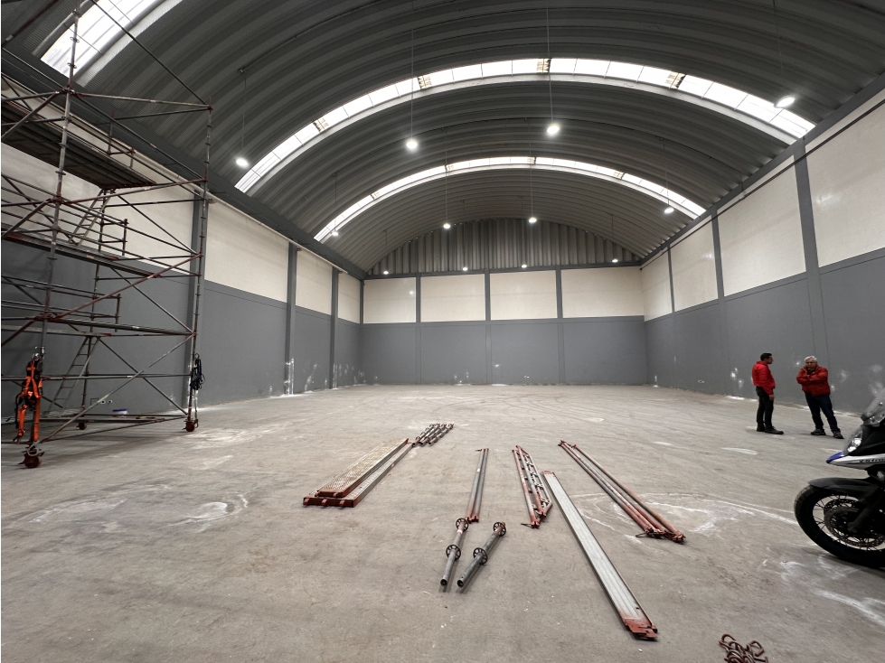 BODEGA DE 1.100 M² EN PUENTE ARANDA — foto 6