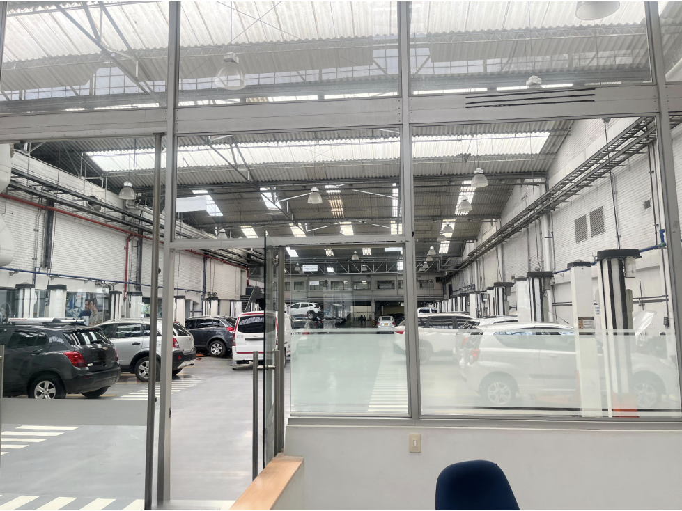 VITRINA COMERCIAL AUTOMOTRIZ 10.329 M² SOBRE VÍA PRINCIPAL TUNJUELITO — foto 4