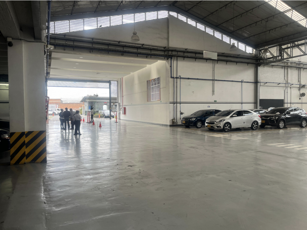 VITRINA COMERCIAL AUTOMOTRIZ 10.329 M² SOBRE VÍA PRINCIPAL TUNJUELITO — foto 3
