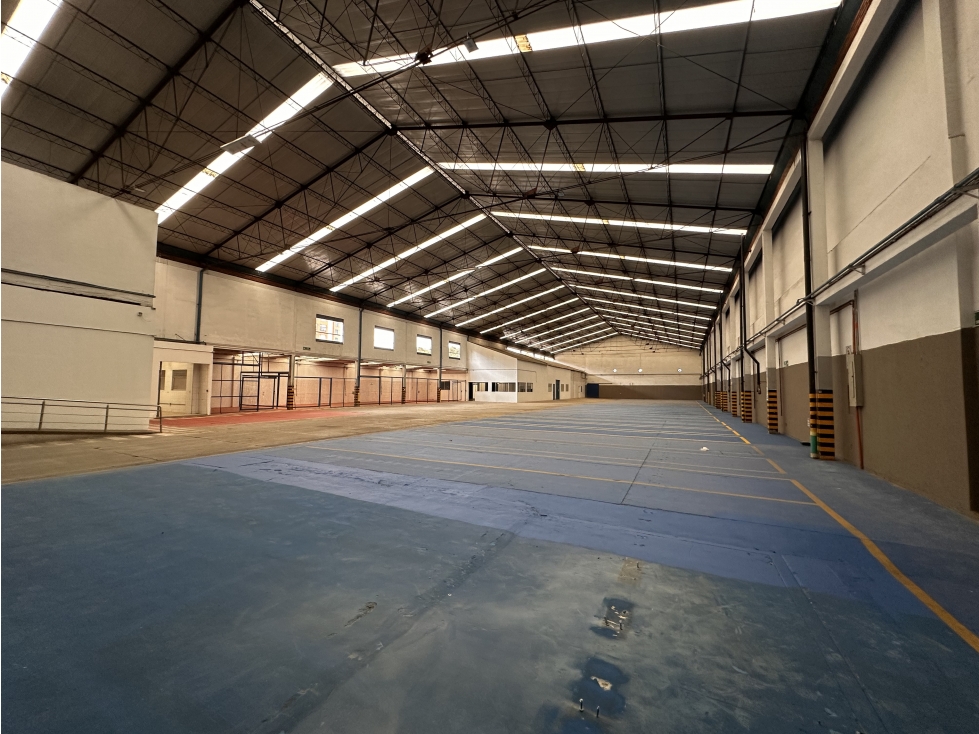 ARRIENDO BODEGA DE 2.814 M², SECTOR INDUSTRIAL DE MONTEVIDEO — foto 3