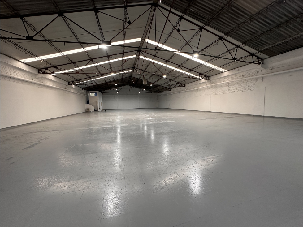 BODEGA 1.000 M² ZONA INDUSTRIAL PUENTE ARANDA. CARGA ELÉCTRICA 220 KVA — foto 2