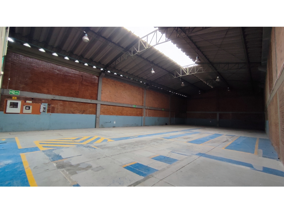 ARRIENDO BODEGA DE 820 M² EN MONTEVIDEO - 6