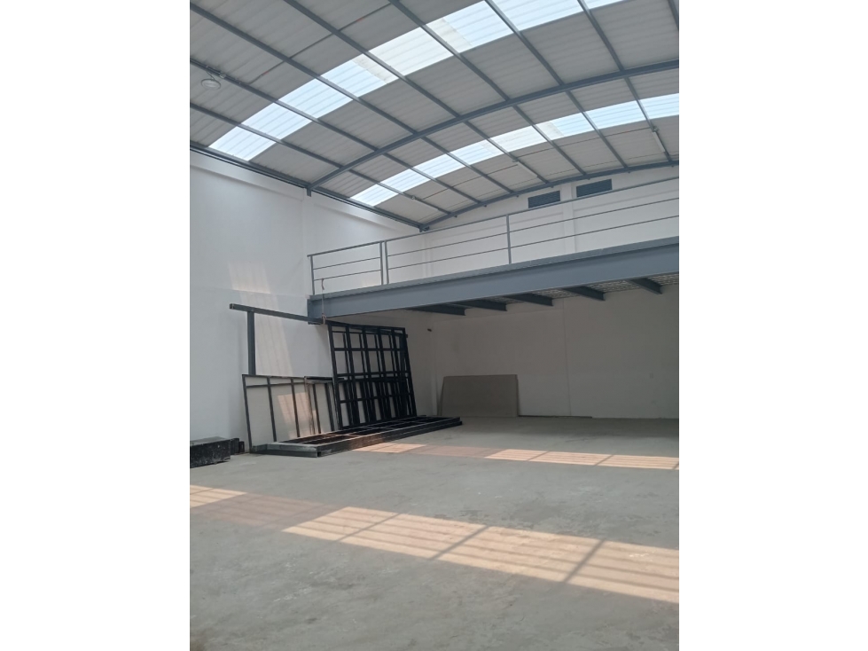 ARRIENDO BODEGA 310 m² PUENTE ARANDA - 2