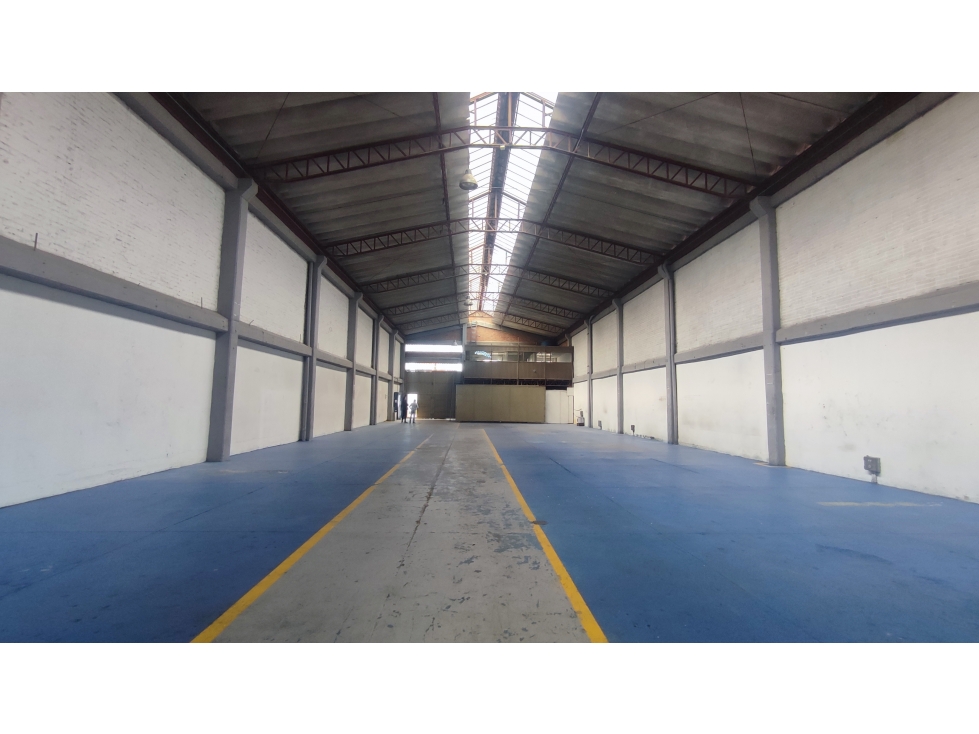BODEGA DE 600 m² CON 300 KVA EN MONTEVIDEO - 1