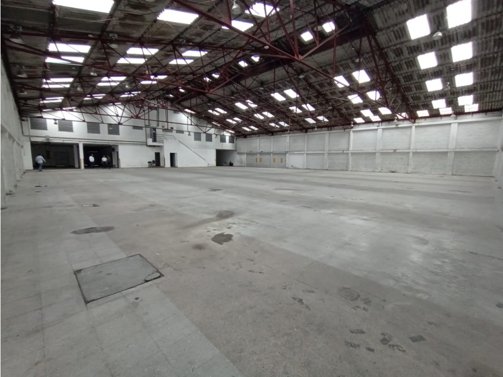 ARRIENDO BODEGA DE 1.635 M² EN PUENTE ARANDA - 4