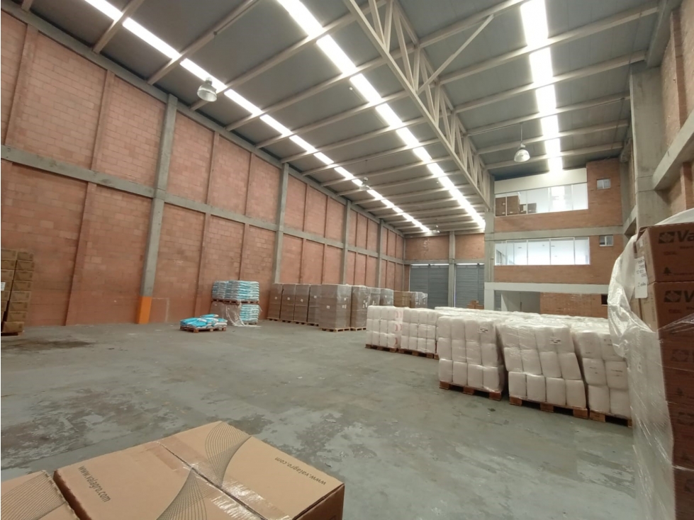 ARRIENDO BODEGA 635 m² PARQUE INDUSTRIAL CALLE 80 SIBERIA - 2