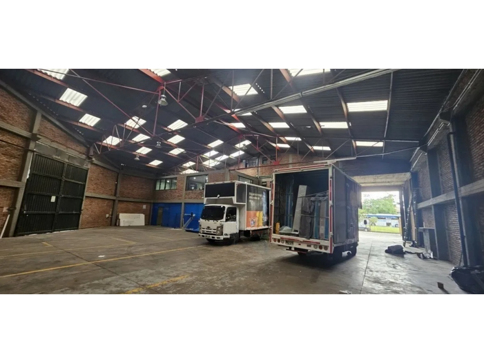 ARRIENDO BODEGA 450 m² PUENTE ARANDA