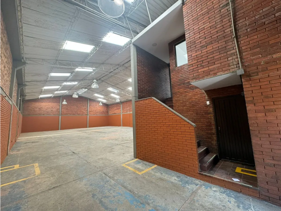 ARRIENDO BODEGA DE 440 m² PUENTE ARANADA — foto 3