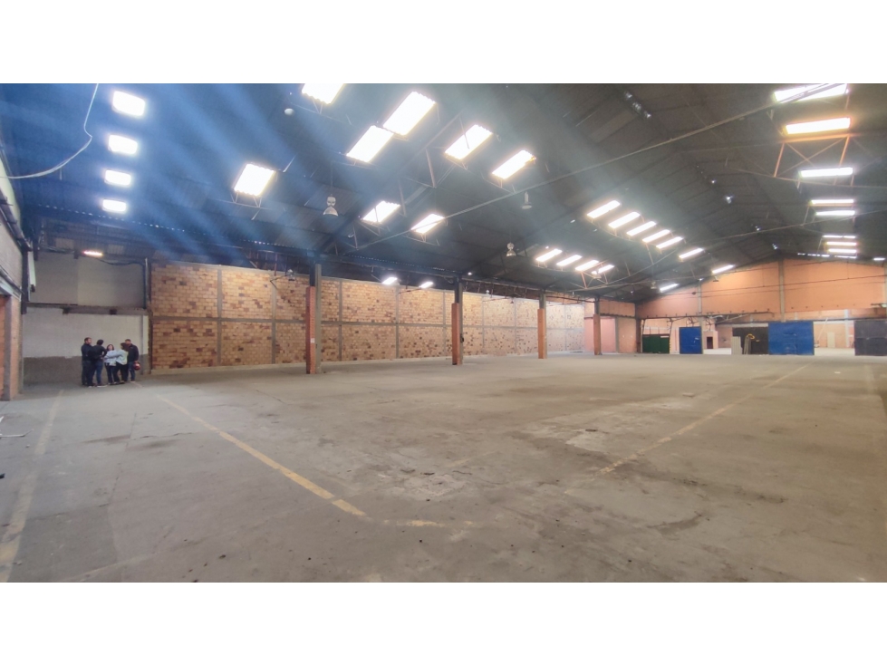 ARRIENDO BODEGA 3.600 M² MONTEVIDEO. — foto 4