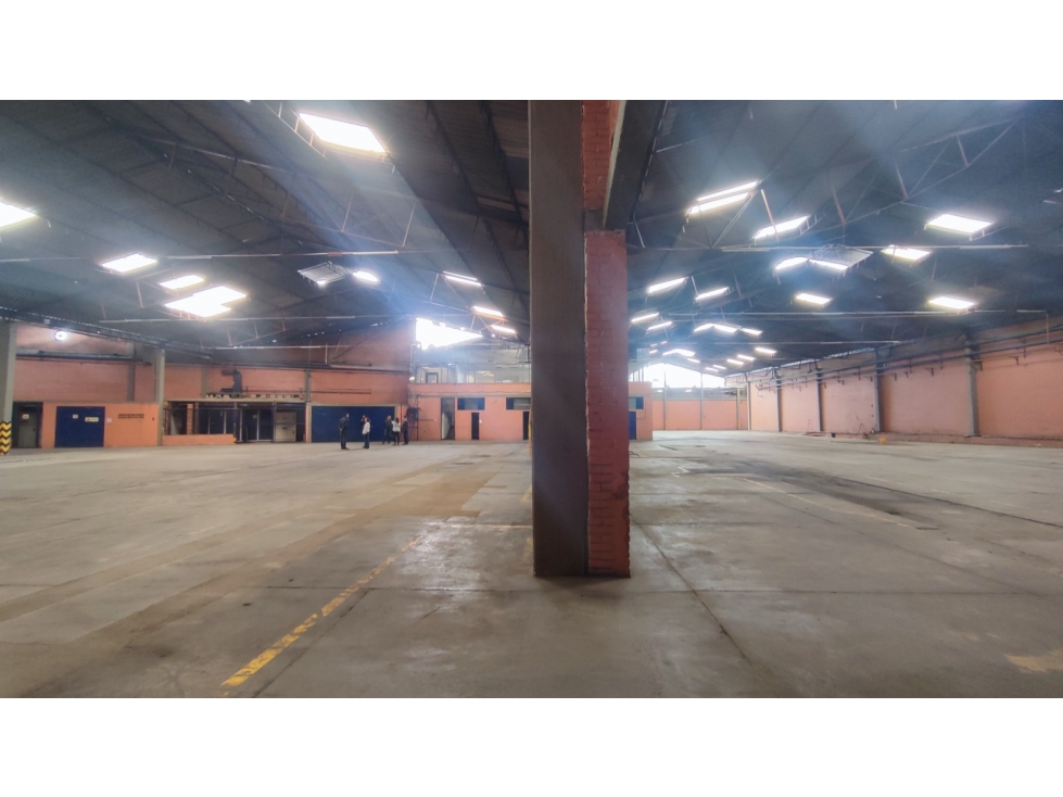 ARRIENDO BODEGA 7.200 M² MONTEVIDEO — foto 5