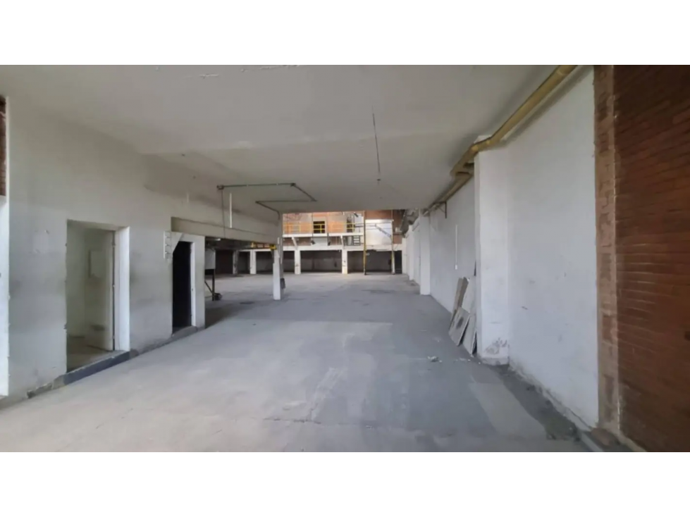 BODEGA DE 1.882 m² EN MONTEVIDEO — foto 2