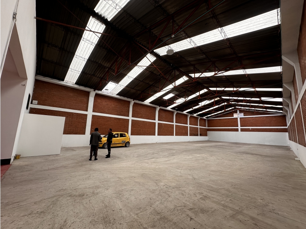 BODEGA DE 554 M² SOBRE AV. PRINCIPAL, BARRIO SANTANDER — foto 5