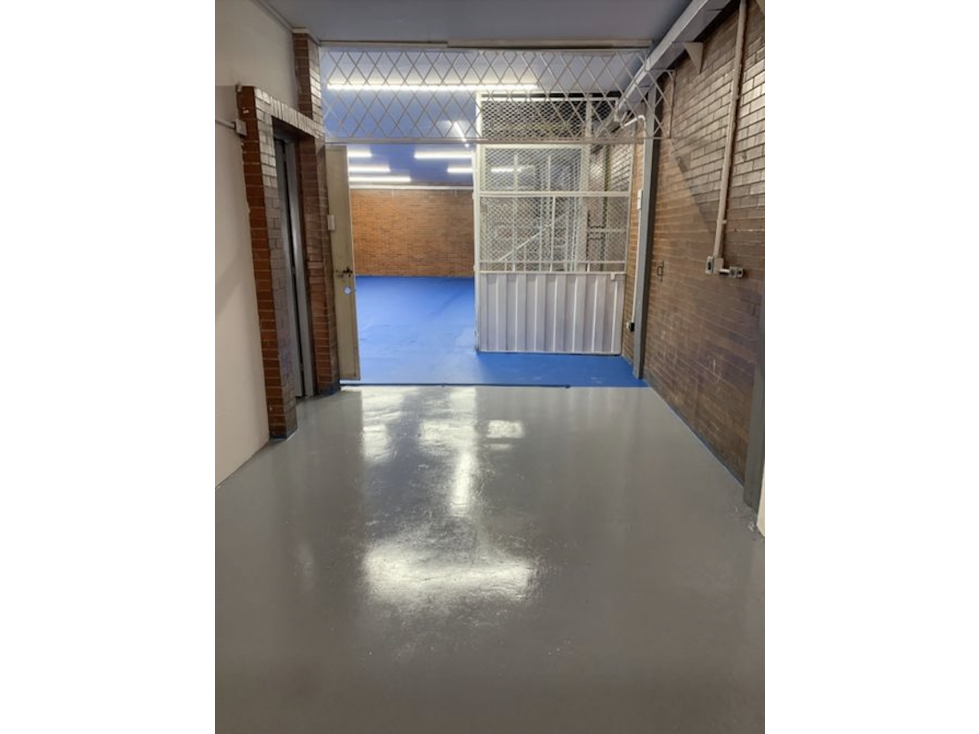 ARRIENDO BODEGA DE 650 M² BARRIO SAN FERNANDO — foto 3